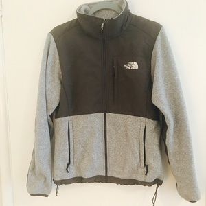 ✌️ Grey North Face ✌️